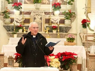 Morlupo piange don Vincenzo Cosenza, lo storico parroco di 80 anni ucciso dall'epidemia